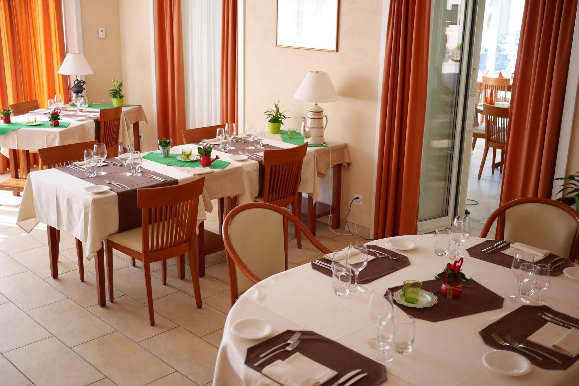 Auberge Aux Deux Sapins Montricher Ngoại thất bức ảnh